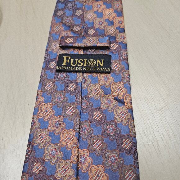 Fusion Handmade Neckwear 100% Silk Necktie Tie Overall Geometric Pattern Blue - Picture 3 of 5